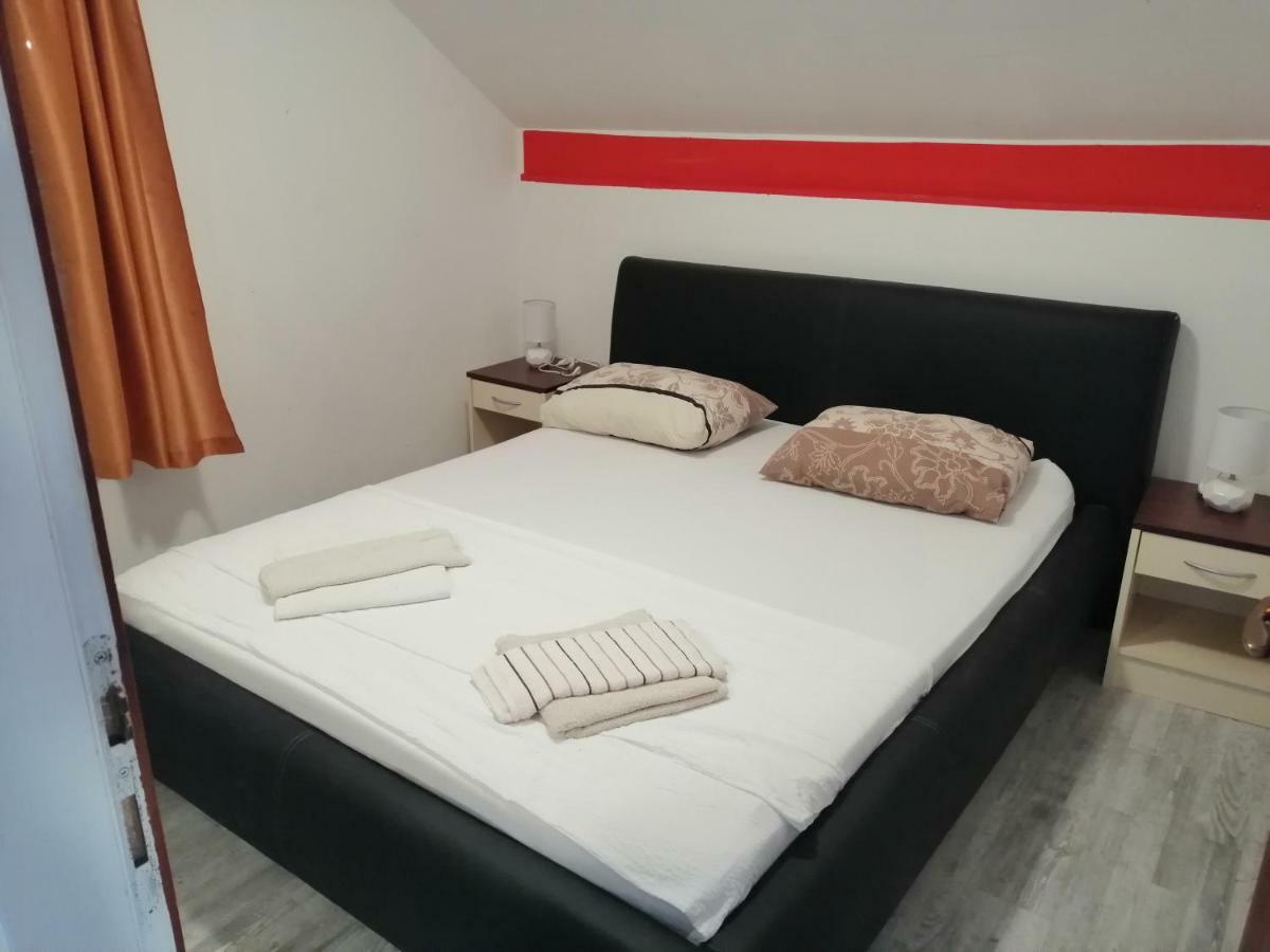 Apartmani Petra Vrsi Εξωτερικό φωτογραφία
